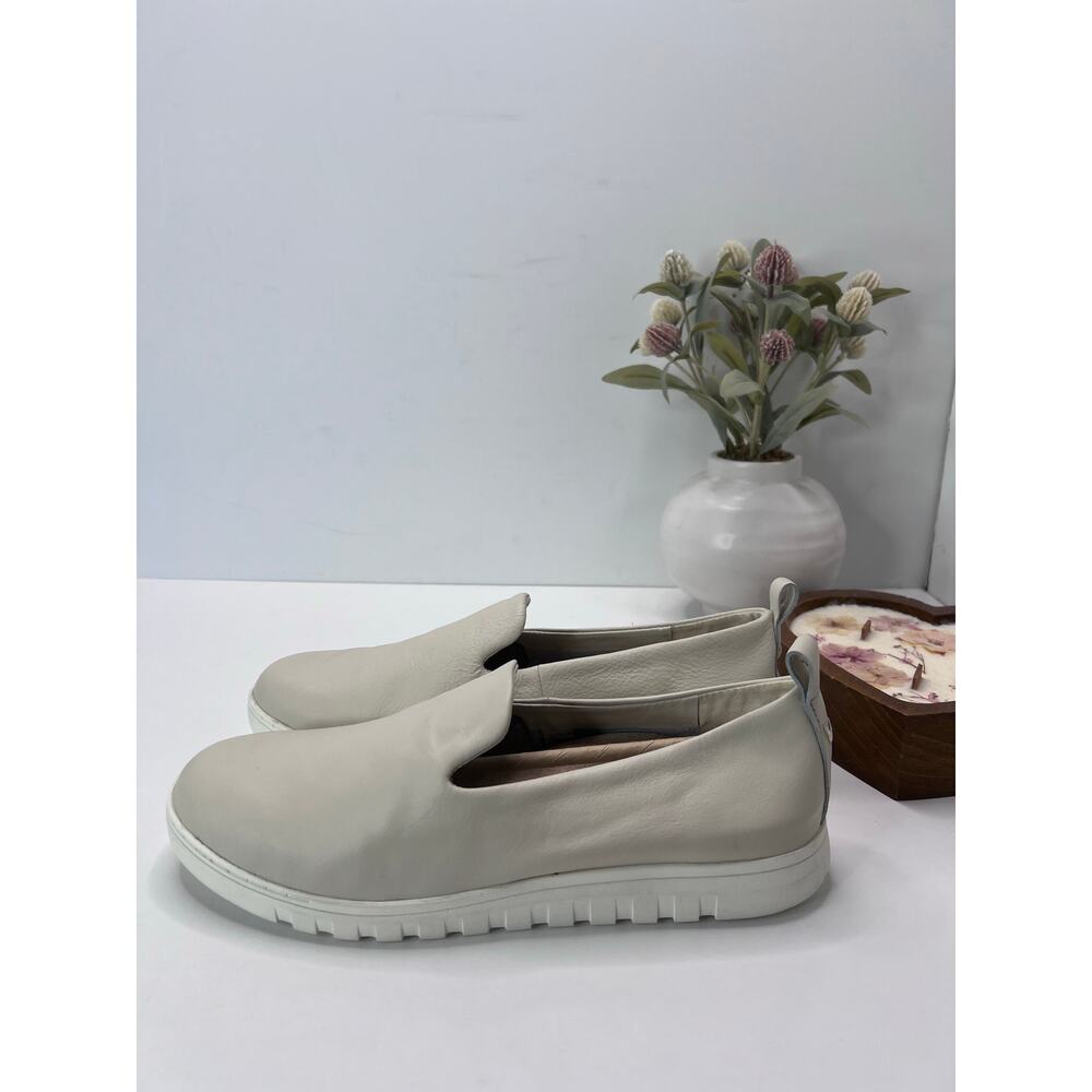 Vionic Uptown Willa Leather Slip-On Loafer Cream Women 10 Wide Comfort Tried On